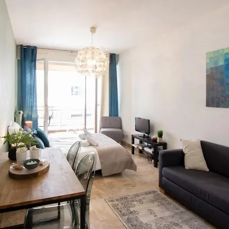 Reve De Jade Devant Le Canal *