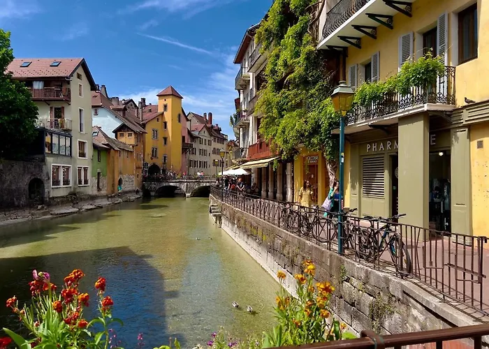 Reve De Jade Devant Le Canal Apartman
